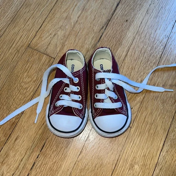Toddler top maroon converse